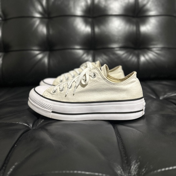 Converse Women’s Chuck Taylor All Star Lift Low Tops in White/Off White/Black - Picture 14 of 15